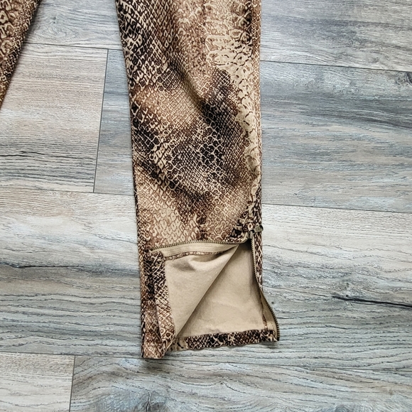 Lauren Ralph Lauren Snake Print Pants - Picture 9 of 11